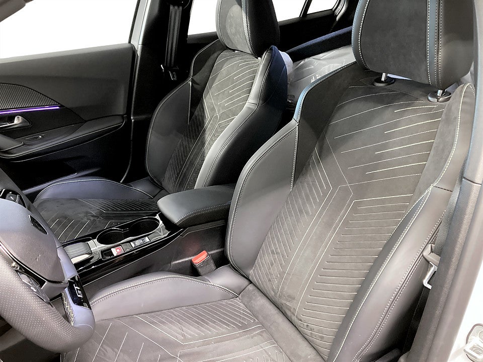 Bild på Peugeot 2008 GT 1.2 PT 130hk Aut B-KAMERA CARPLAY NAV