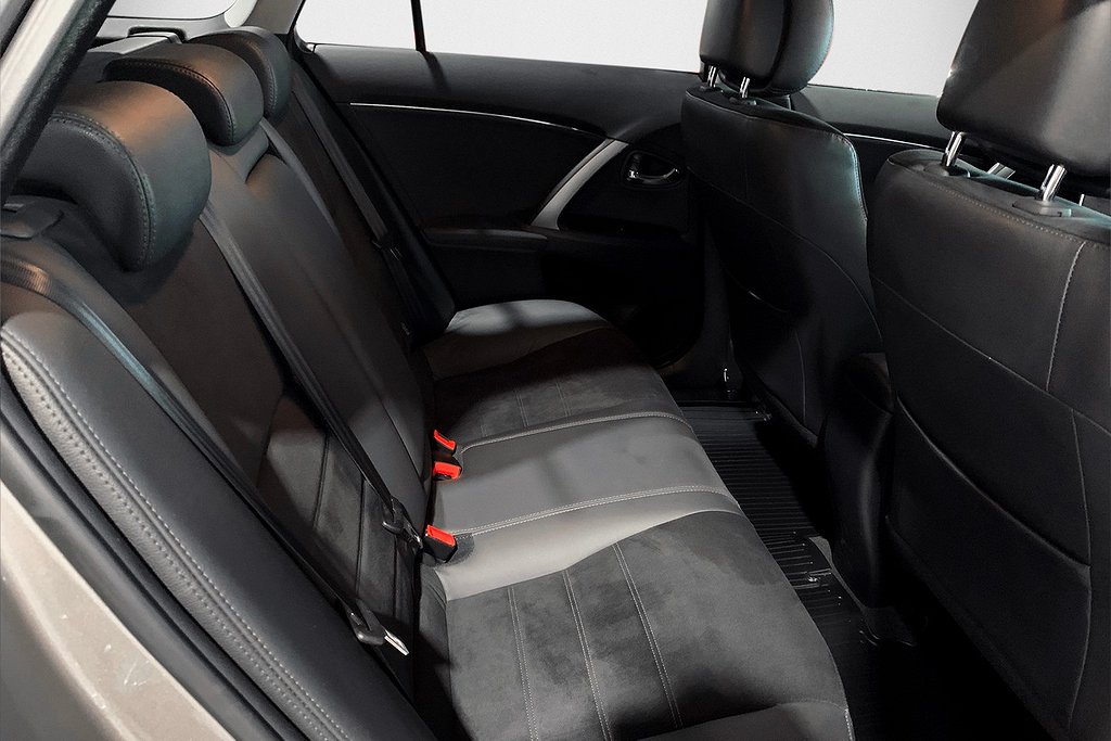 Toyota Avensis 1.8 S Edition 50 |Premium | Låga mil | Drag 2015