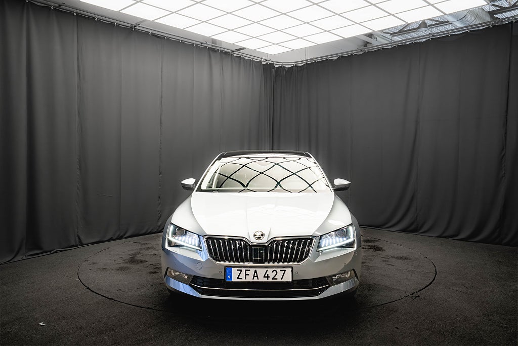 Skoda Superb 2.0 TSI 4x4 L&K PANO B-VÄRMARE LÄDER DRAG KAMERA 280hk