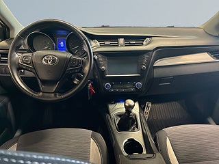 Toyota Avensis Kombi 1.8 Active Dragkrok Backkamera Mvärmare S&V-däck