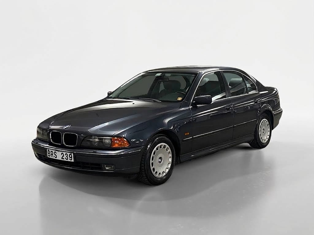 BMW 523I 170hk 1ÄGARE SKINN VÄRMARE M-RATT NYSERV NYBES S+V DÄCK
