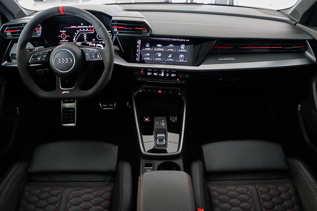 Audi RS3 Sedan RS-design Pano RS-avgas 360° Matrix B&O