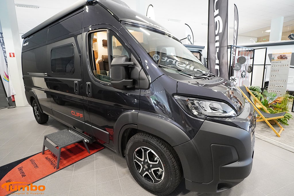 Sunlight Cliff 600 X Automat 140hk Adventure Edition Svart metallic