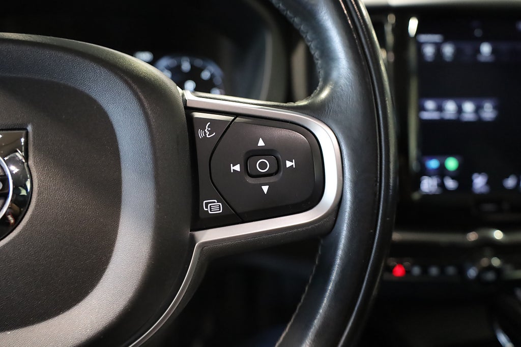 Volvo XC60 D4 AWD AUT Momentum SE Navi Drag VOC Leasbar 2019