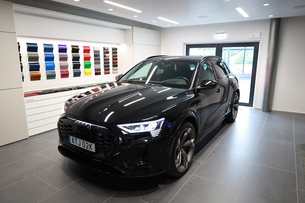 Audi Q8 SQ8 e-tron quattro / 503 HK