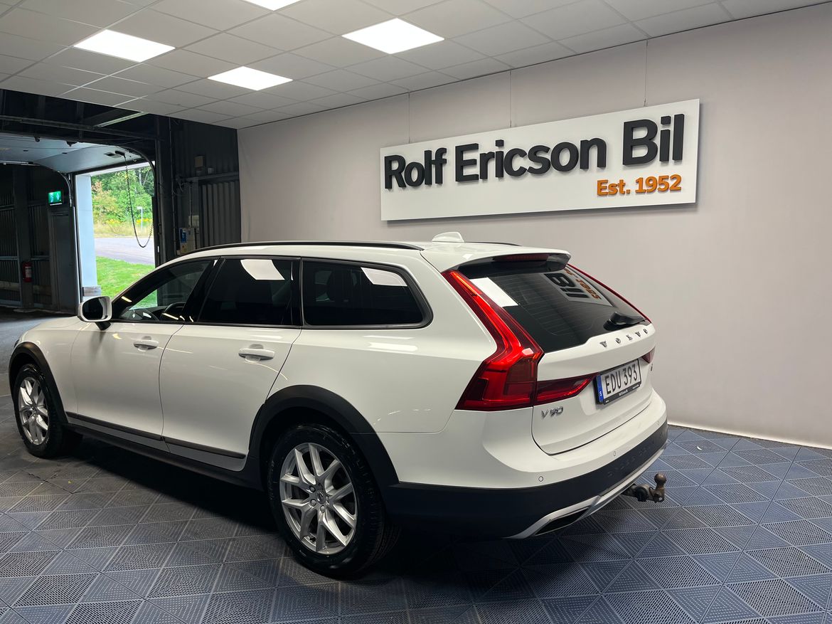 Volvo V90 Cross Country D4 AWD Business 2018, photo 3/10