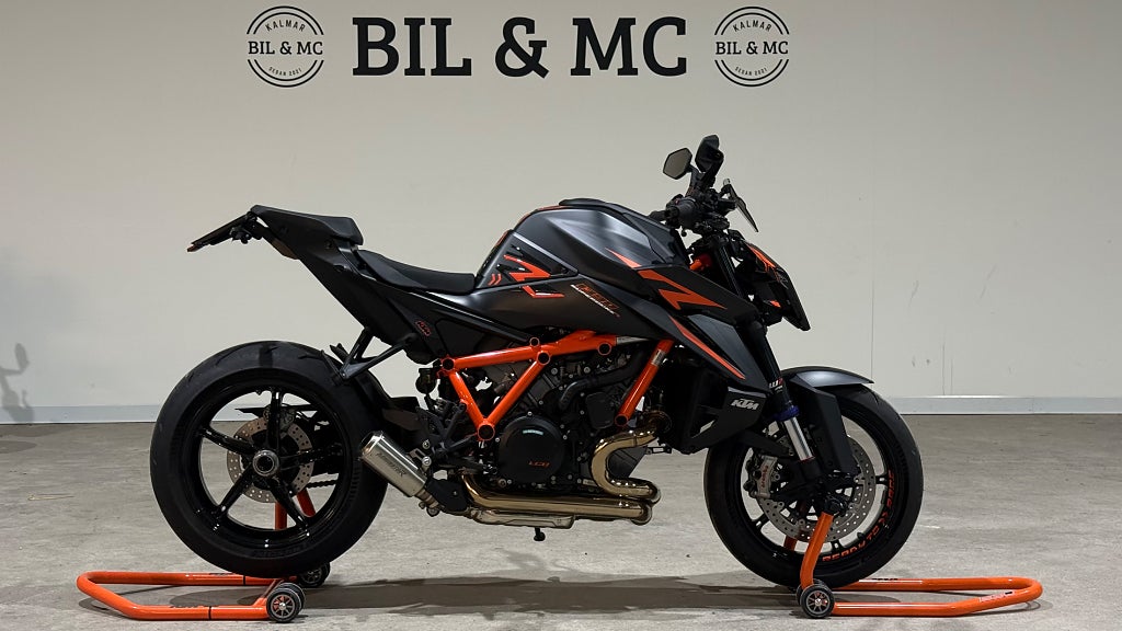 KTM Superduke 1390R Evo låga mil 0kr insats 
