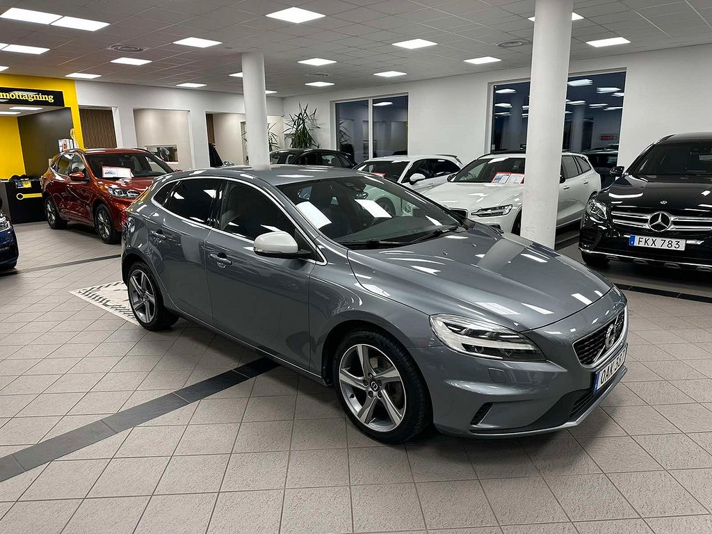 Volvo V40 D2 Momentum R-Design / Navi / Värmare / SoV-hjul 