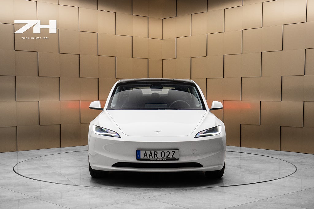 Tesla Model 3 Standard Range RWD  / Pano / Autopilot / Dator 4