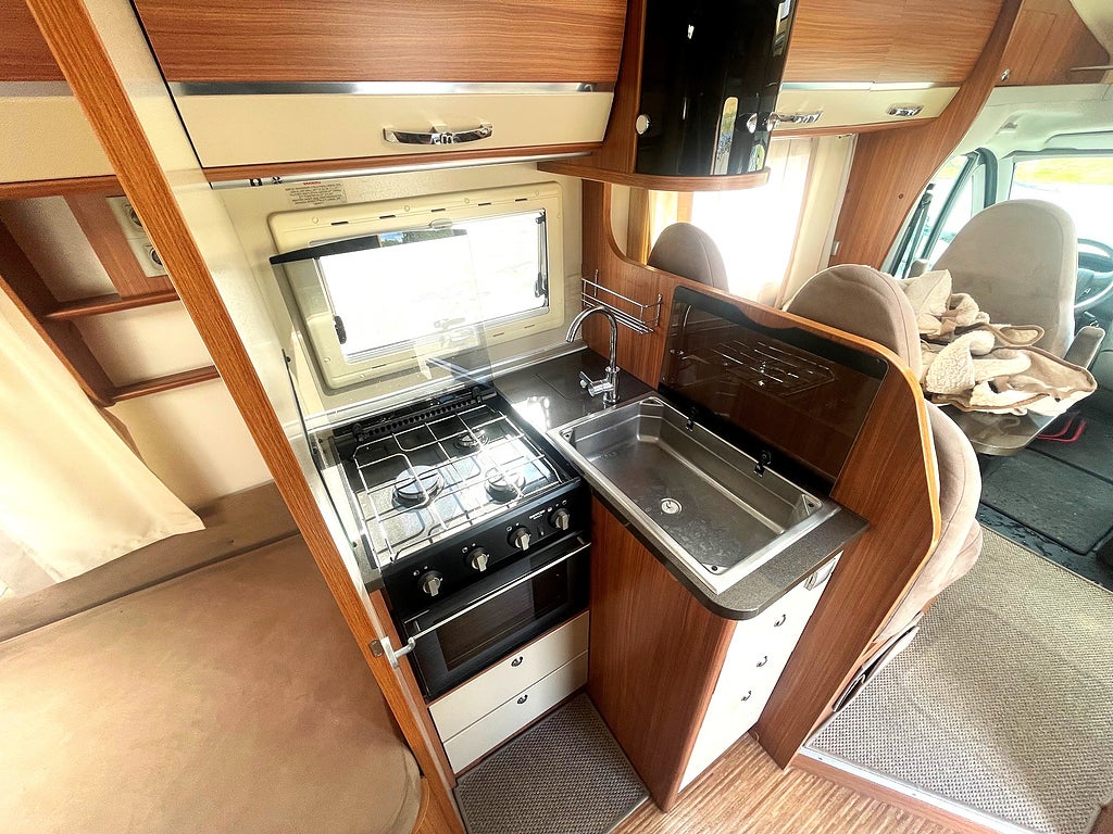 Adria Coral S 670 SLT långbäddar toa bak 5 åkande 3500 kg