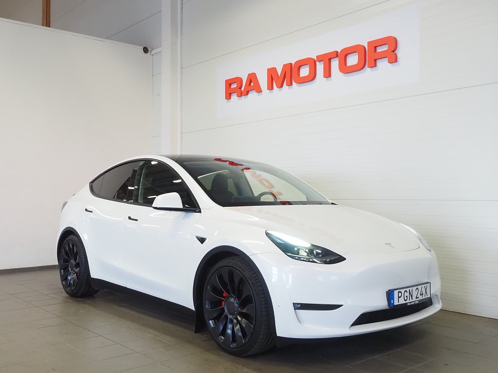 Tesla Model Y Performance 534hk AWD | Dragkrok | Panorama | Moms |