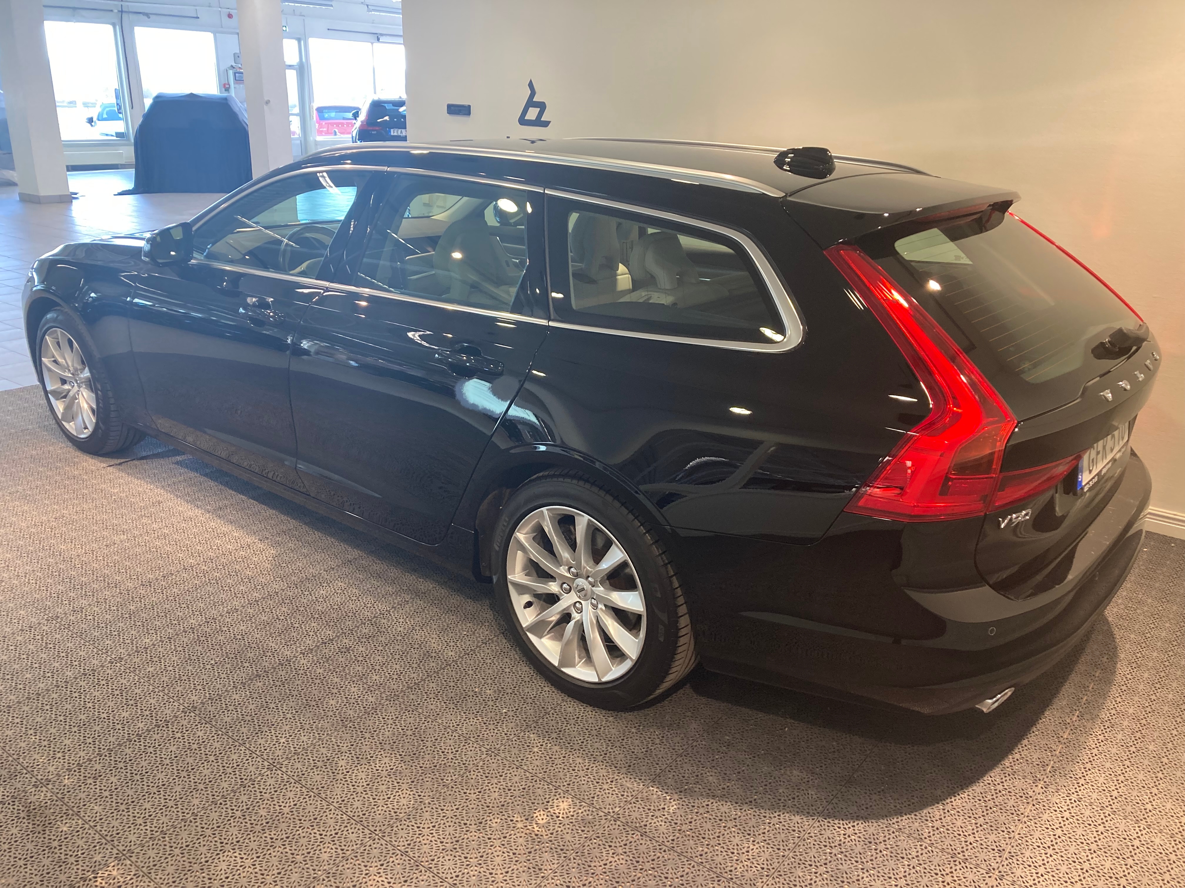 Volvo V90 D5 AWD Business Advanced DRAG, kuva 3/16
