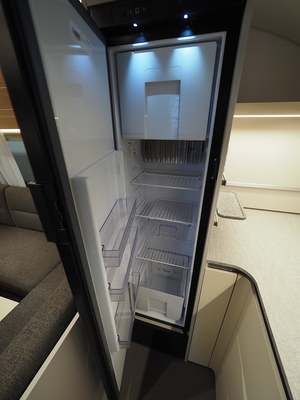 Adria Adora 613 HT I Frontkök I ALDE I Låga långbäddar 2021