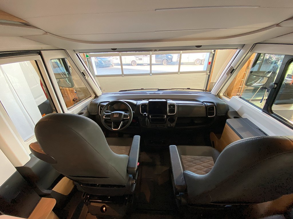 Adria Sonic Plus 700 SL / ALDE / Aut 180hk / Taksäng / Ugn - Adria