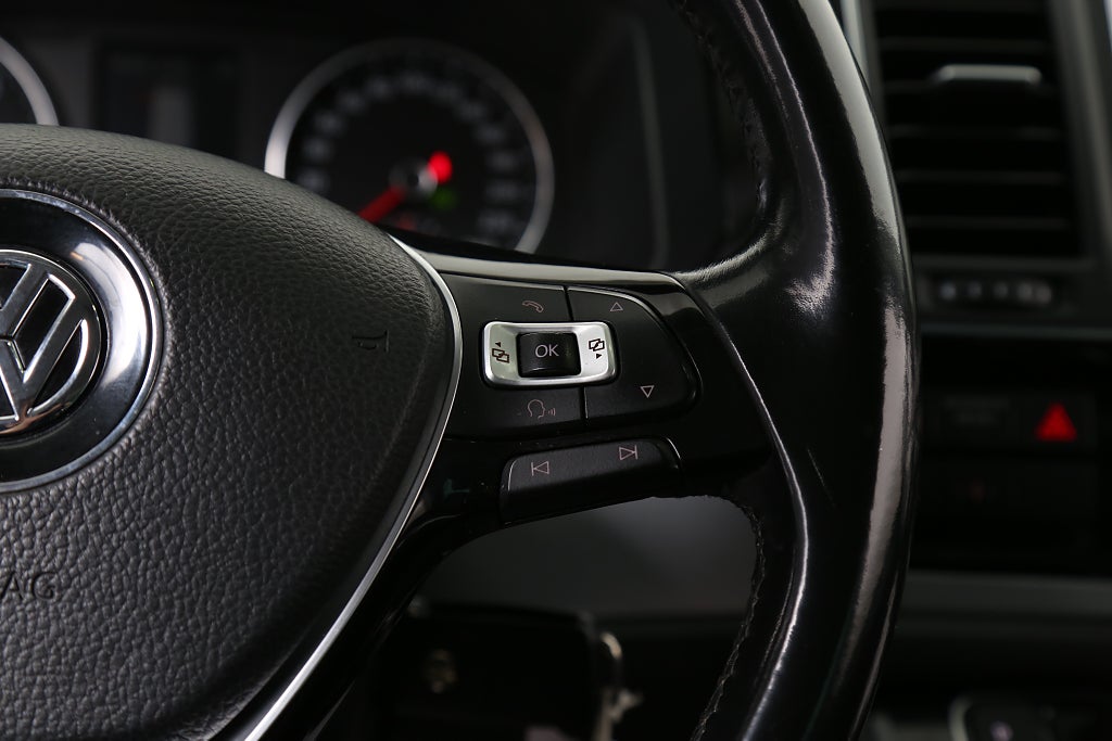 Volkswagen Multivan 2,0 TDI 4Motion Highline DSG 204hk Värmare Drag 7-sits 2017