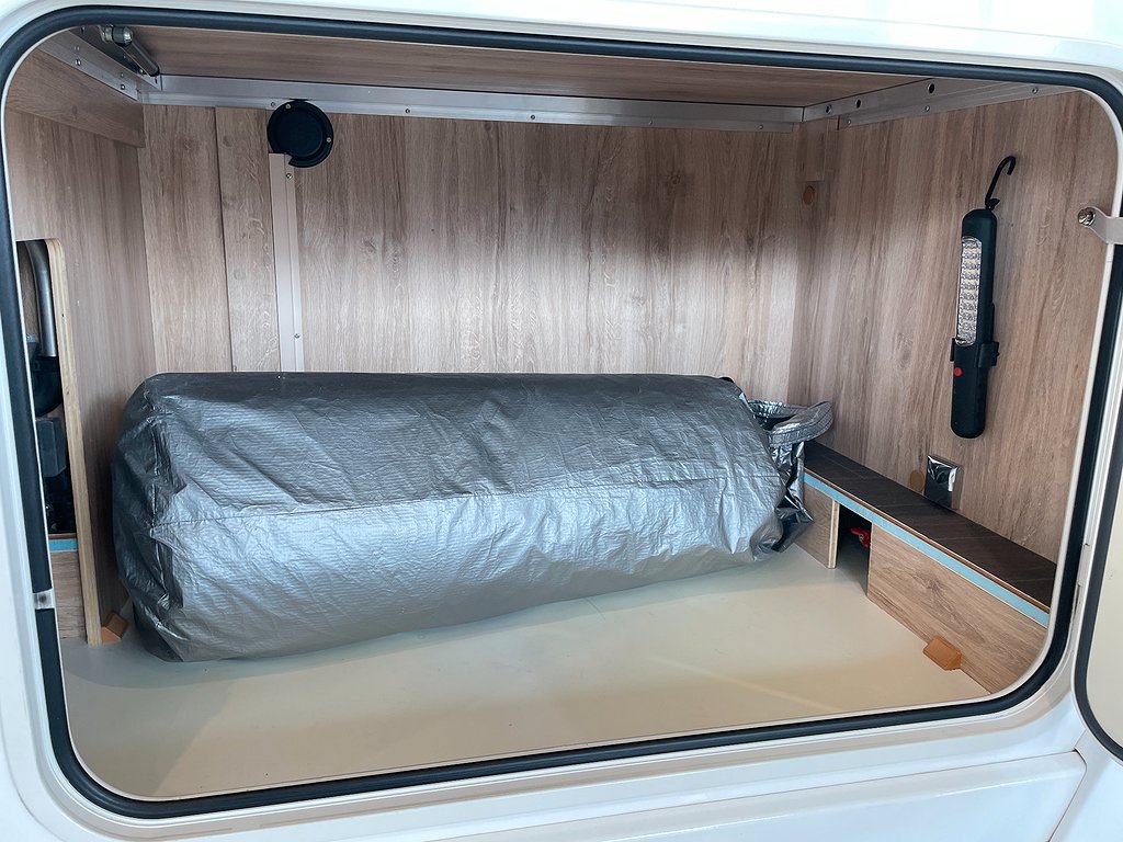 Eura Mobil Profilia RS 730 EB /ALDE/Solcell/L-bädd/Badrum bak - Eura Mobil