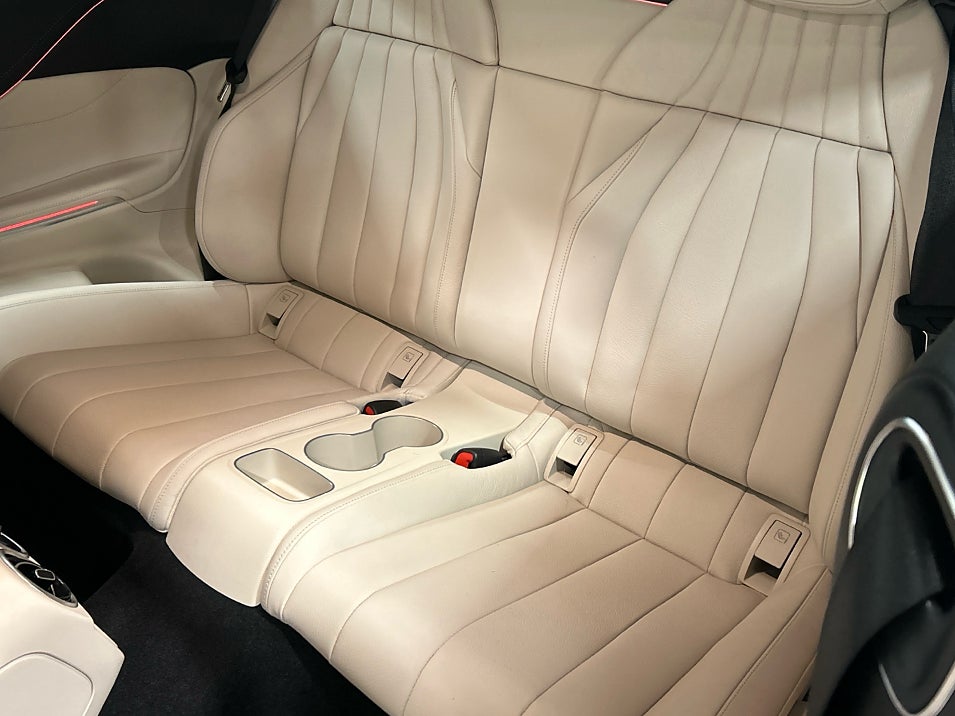 Mercedes-Benz CLE 300 4MATIC Cabriolet AMG Premium Burmester Läder Drag - bild 5