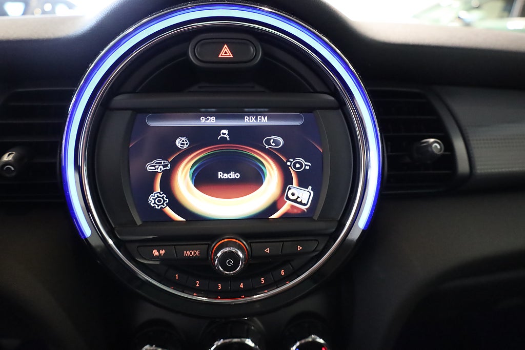 MINI One 3-dörrar Pepper Panorama Connected Blåtand 2017