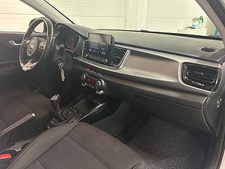 Halvkombi Kia Rio 10 av 22