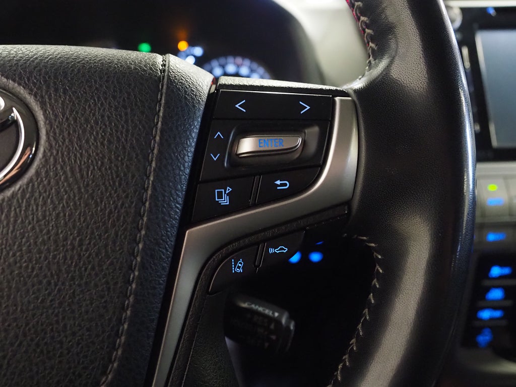 Toyota Land Cruiser 2.8 D-4D 4WD 177hk Premium Drag Skinn D-Värm 360° Navi