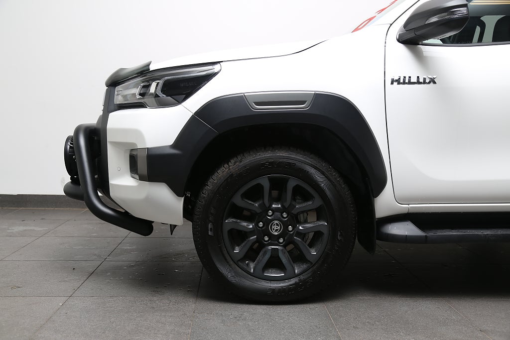 Toyota Hilux Dubbelhytt 2,8 MHEV 204hk Invincible 4WD Flak/Kåpa Moms 2026