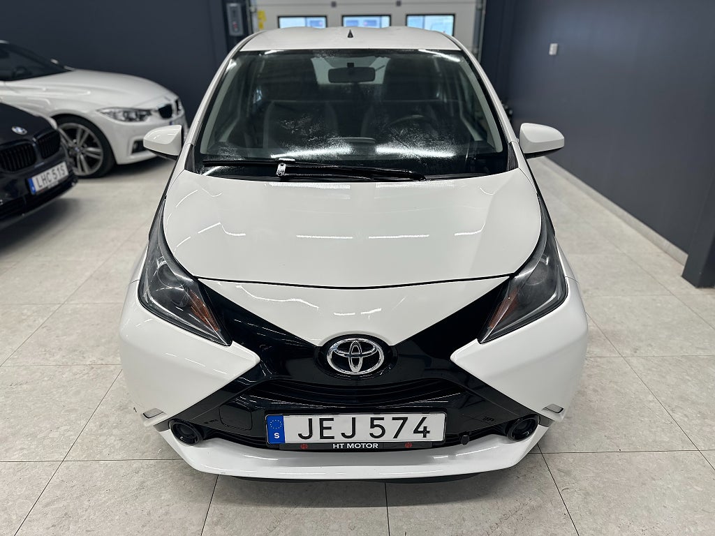 Toyota Aygo 5-dörrar 1.0 VVT-i X-PLAY Touch motor & Kupé värmare
