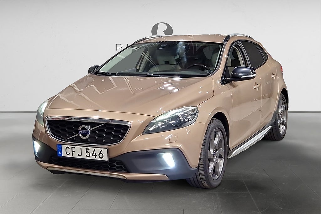 Volvo V40 Cross Country D3 150 HK SUMMUM DRAG PDC VOC D-VÄRM