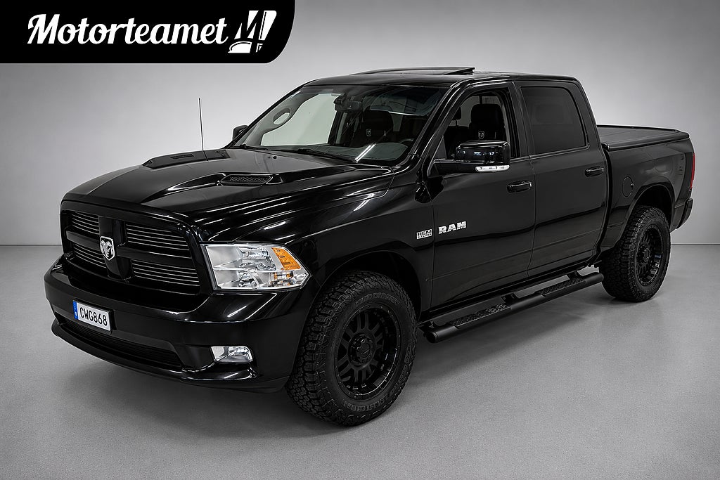 Dodge RAM 1500 Crew Cab Sport 5.7 V8 HEMI 4x4 Taklucka ALPINE B-kamera