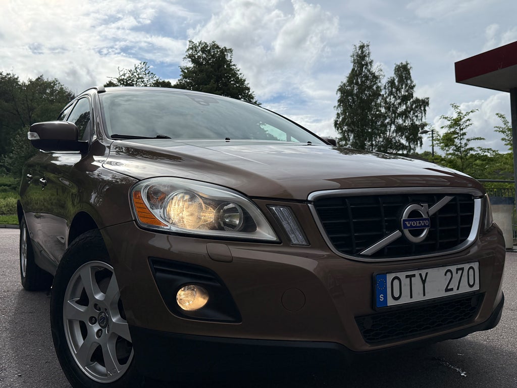 Volvo XC60 2.4D AWD 163HK Drag Värm Automat Nybesiktigad 