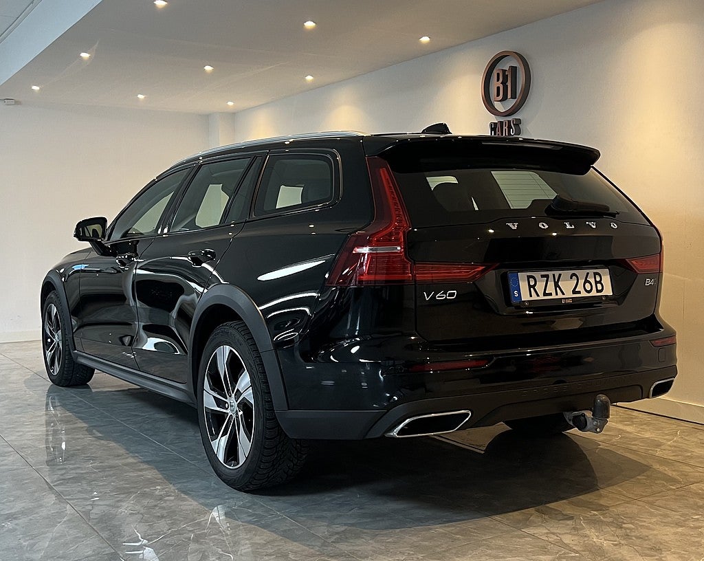Volvo V60 Cross Country B4 AWD Geartronic Advanced SE DRAG B-KAMERA CARPLAY H&K