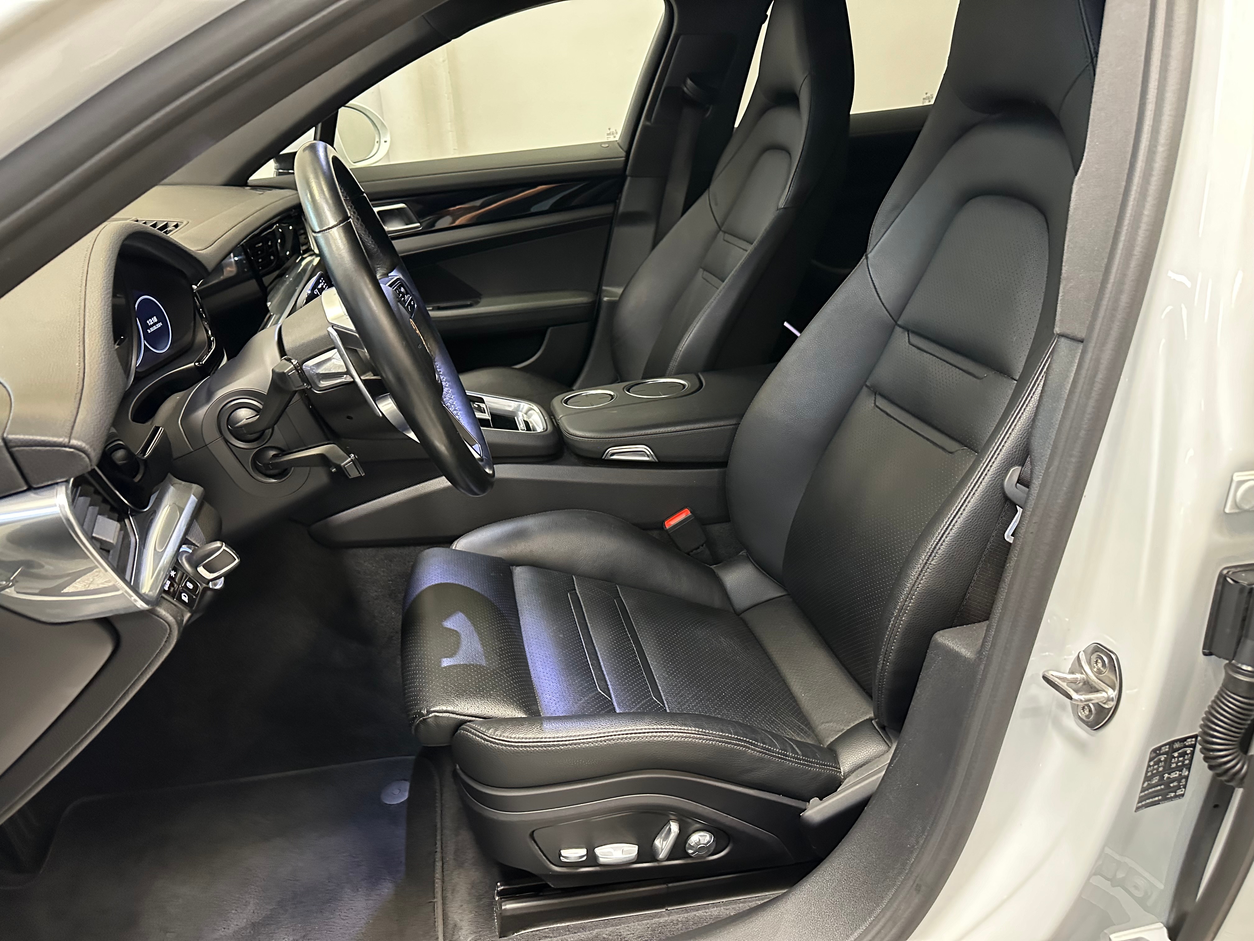 Porsche Panamera 4 PDK / Se Spec 2017, kuva 7/42