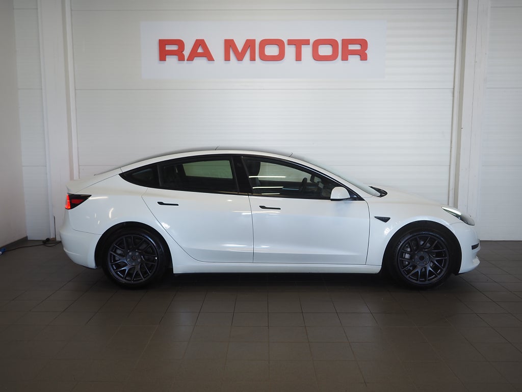 Tesla Model 3 Standard Range RWD 283hk Pano Navi Läder Moms 2023