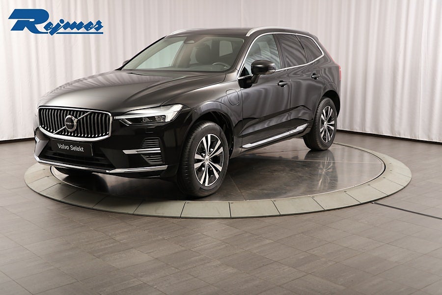Volvo XC60 Recharge T6 Core Edition/Drag/Pano/B-kam