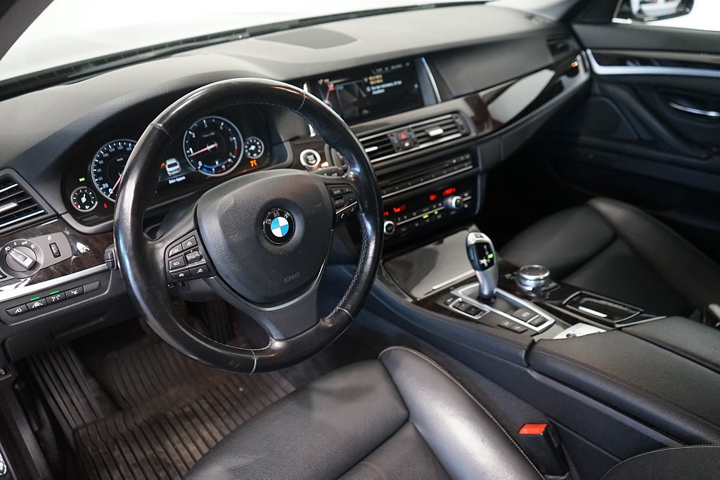 BMW 520d xDrive Sedan Luxury Line Se spec 190hk