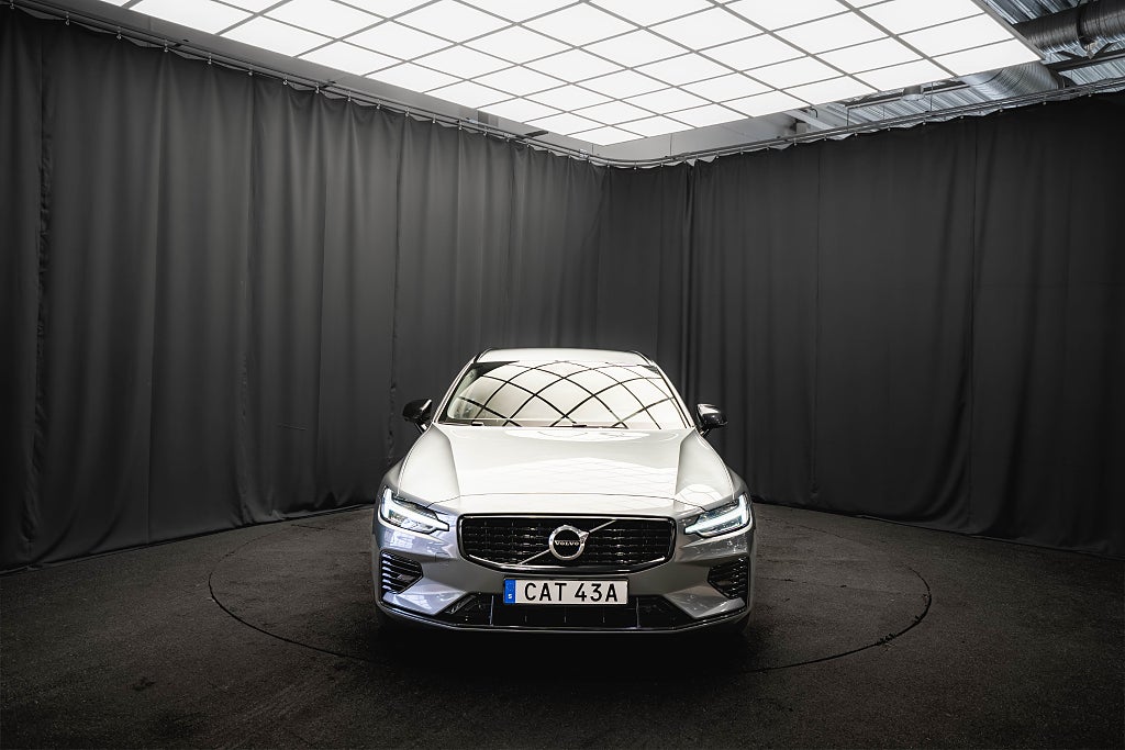 Volvo V60 Recharge T6 AWD R-Design DRAG H/K KAMERA ELSTOL MOMS