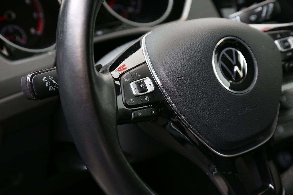 Volkswagen Touran 1,5 TSI 150hk R-Line DSG Värme Drag 7-sits 2021