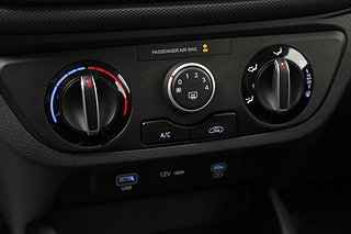 Halvkombi Hyundai i10 16 av 19