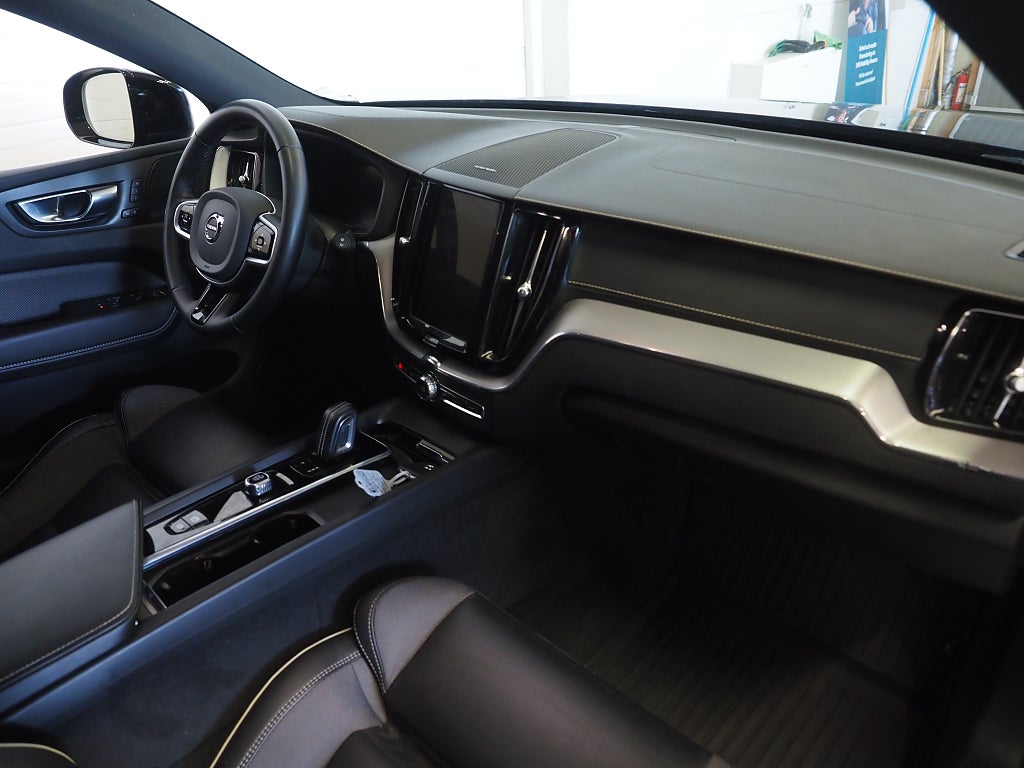 Volvo XC60 Recharge T8 AWD Geartronic R-Design 392hk | Pano | 360° 2022