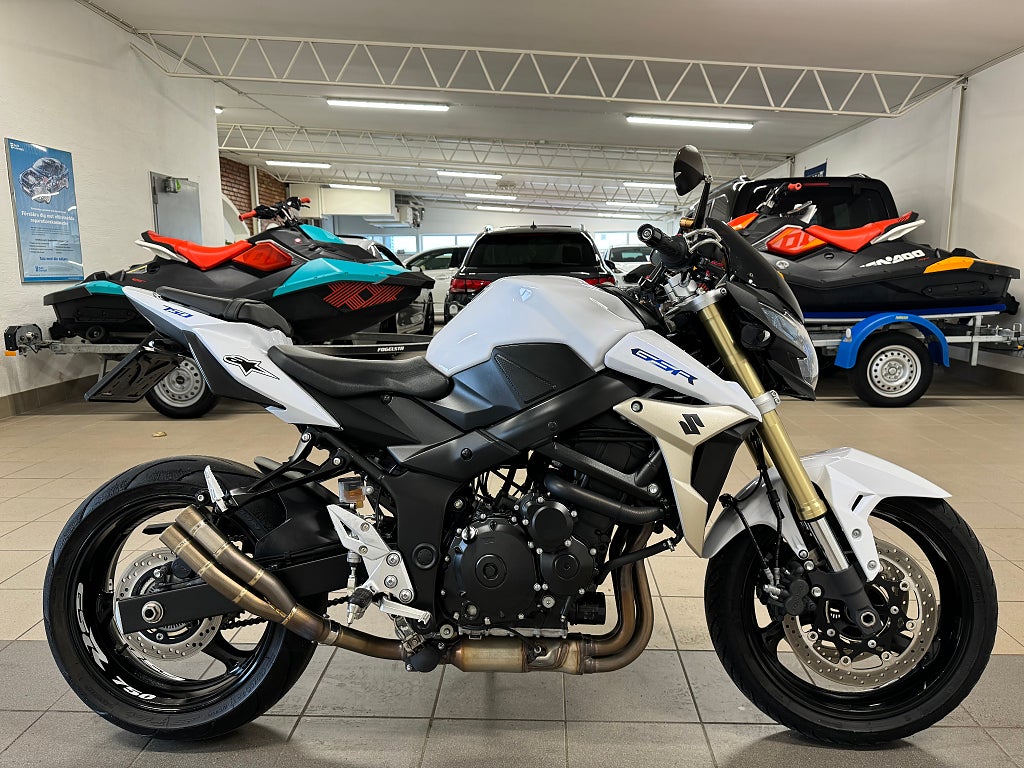 Suzuki GSR 750 2012 - miniatyr 5
