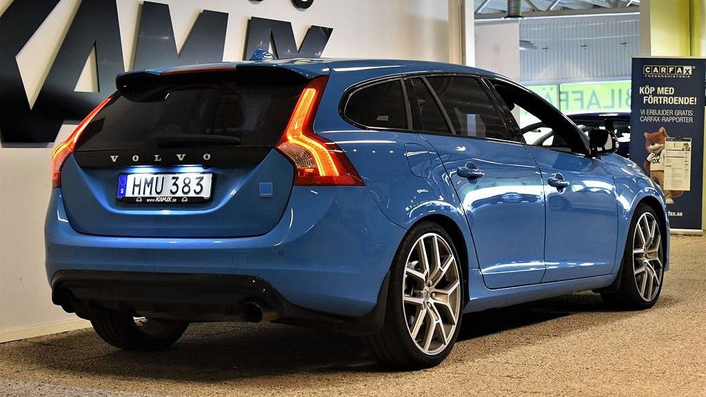 Volvon har rak treliters rak turboladdad sexa som genererar 350 hästkrafter. 