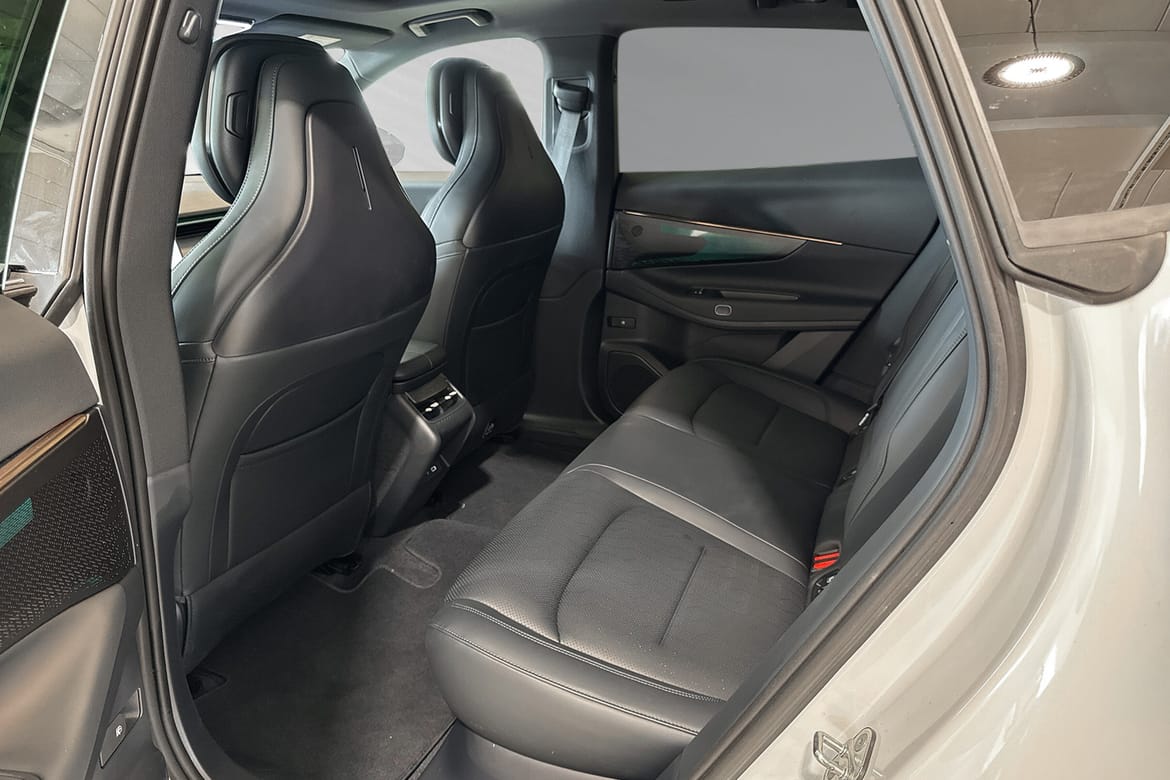 Lynk & Co 08 Core PHEV 2025, bild 7/10