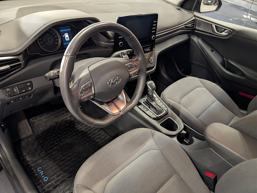 Hyundai IONIQ Plug-in 1.6 + 8.9kWh DCT Trend M-värm/kamera/SoV thumbnail