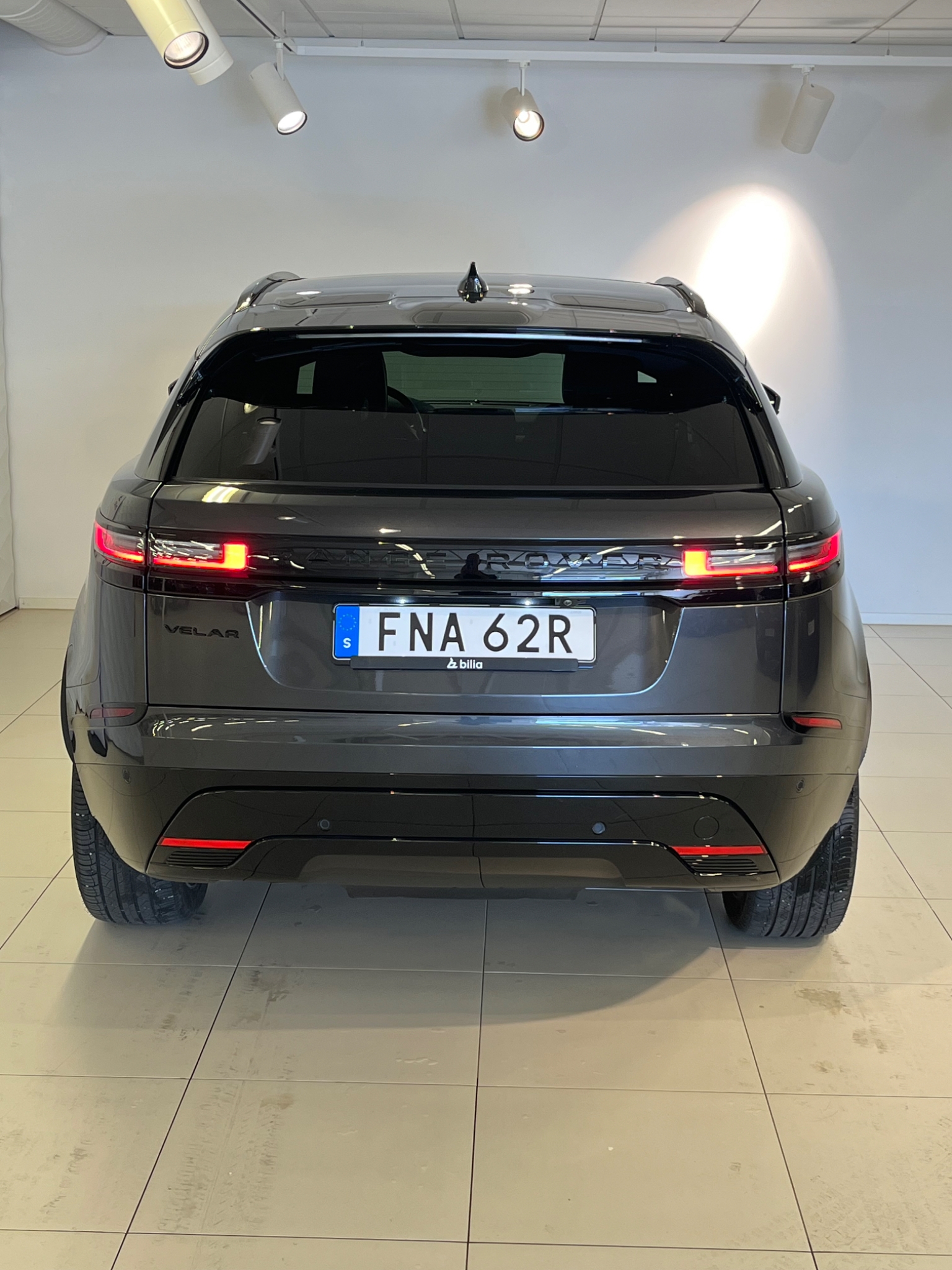 Land Rover Range Rover Velar 2024, photo 6/25