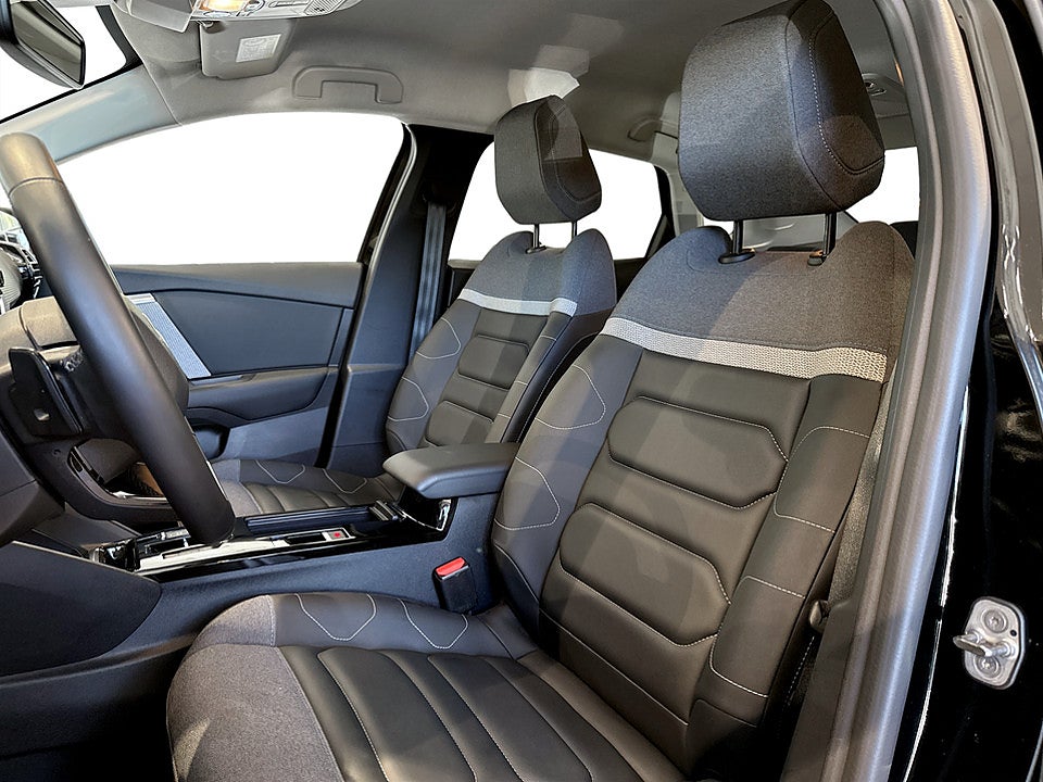 Bild på Citroën C4-X Shine 1.2 PT 131hk Aut B-KAMERA CARPLAY