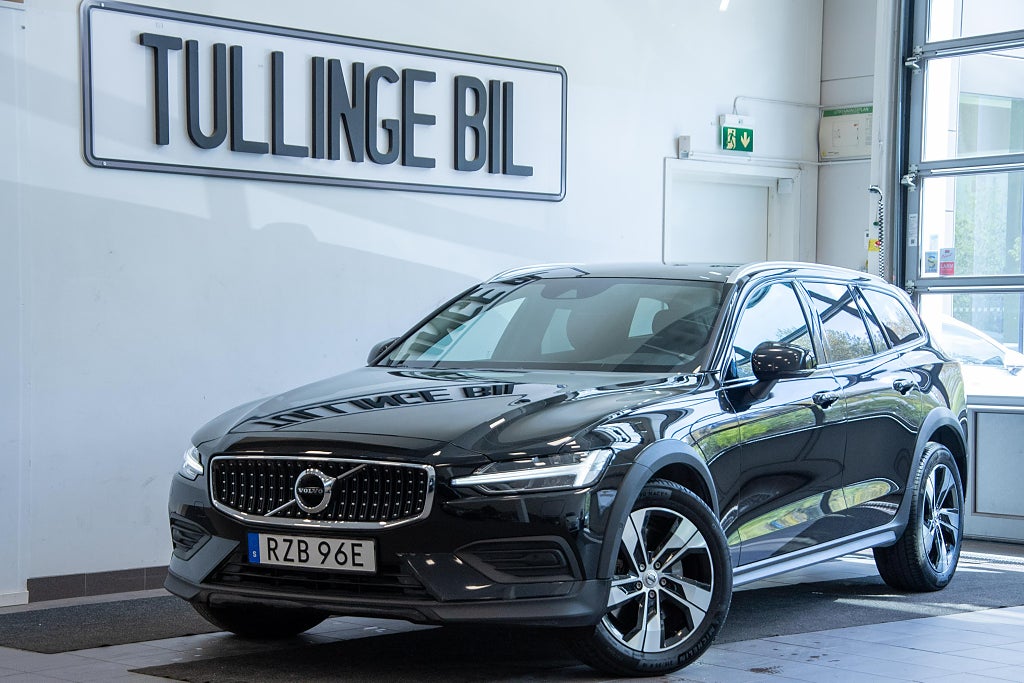 Volvo V60 Cross Country B4 AWD 197HK Momentum H/K Backkamera Värmare VoC MOMS