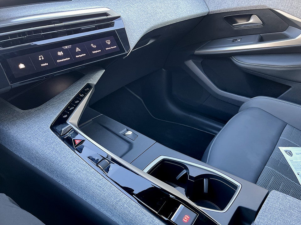 Bild på Peugeot 5008 GT Hybrid 145hk Aut 7-SITS BACKAMERA CARPLAY