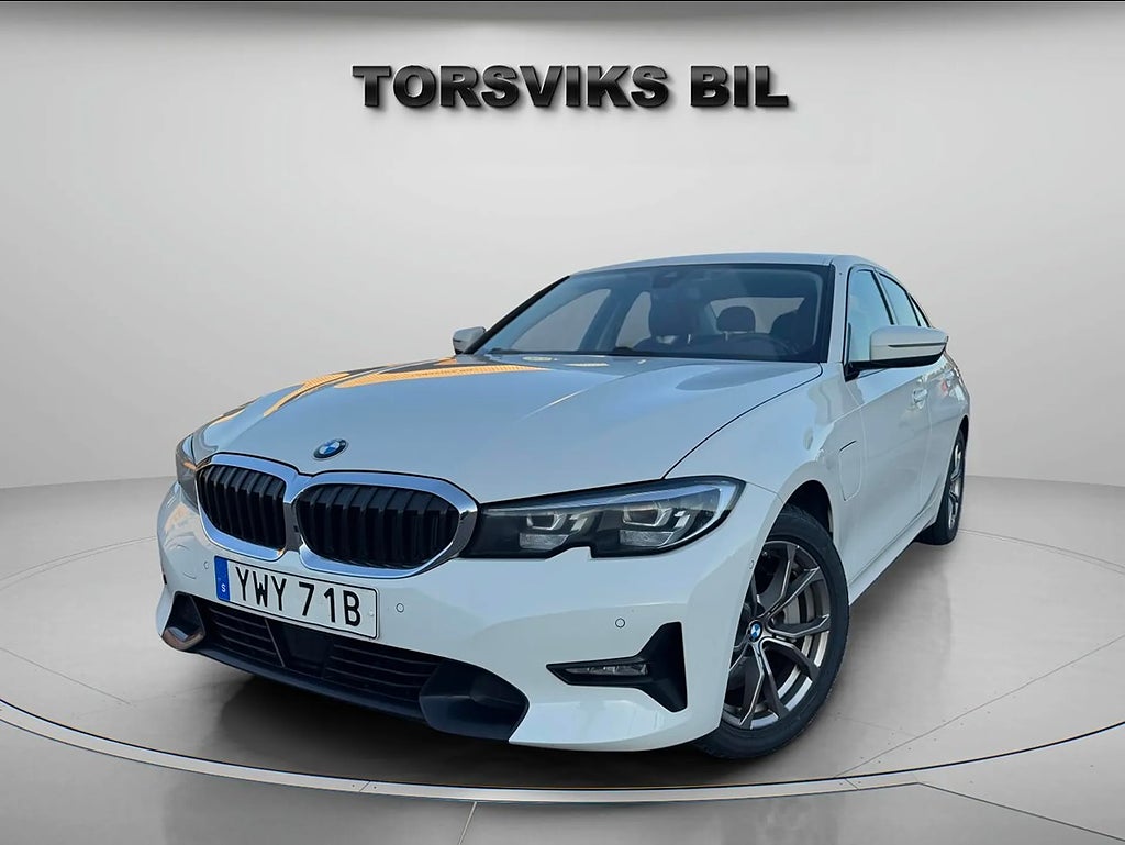 BMW 330e Sedan Steptronic Sport line
