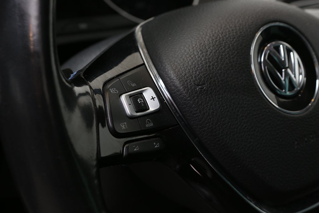 Volkswagen Passat GTE 1,4 TSI 218hk Plug-in DSG Variant Drag 2017