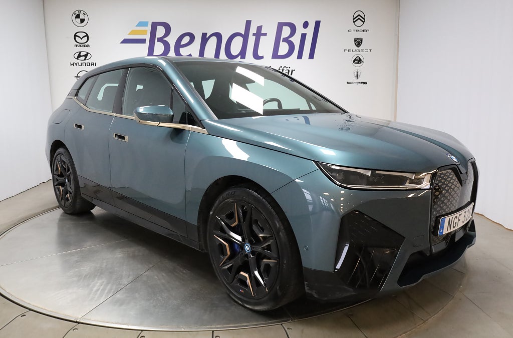 BMW iX xDrive40 Comfort Luftfjädring | HK | Adp. Farthållare