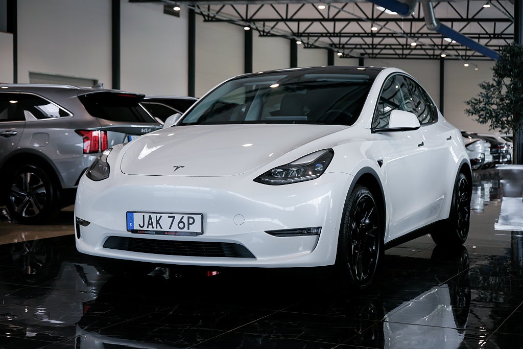 Tesla Model Y Long Range AWD Long Range | Kamera | Elstolar | Pano |